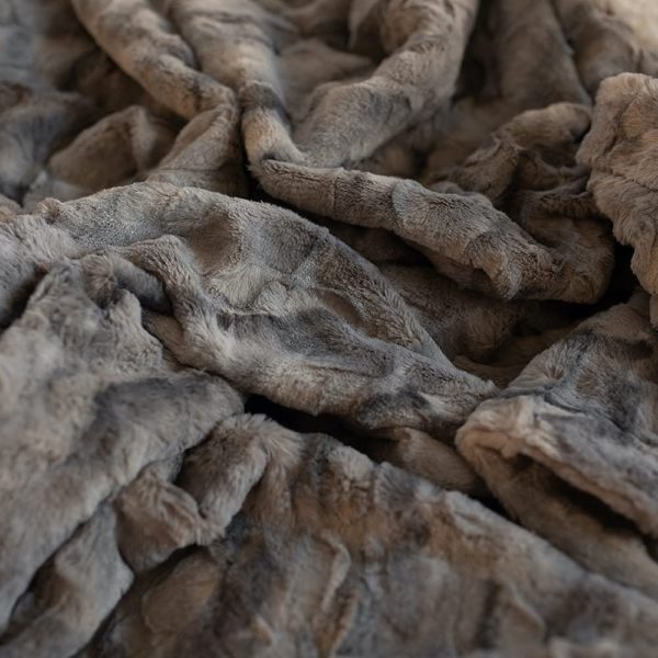 Luxurious Super Soft Warm Faux Fur Throw Blanket - Image 3